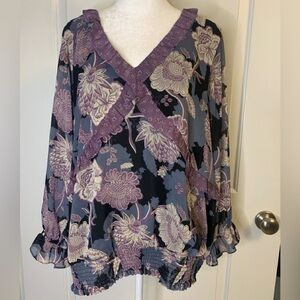 18/20 Women’s Floral V-Neck Women's Top, Preloved in Good Condition, P2P 24”